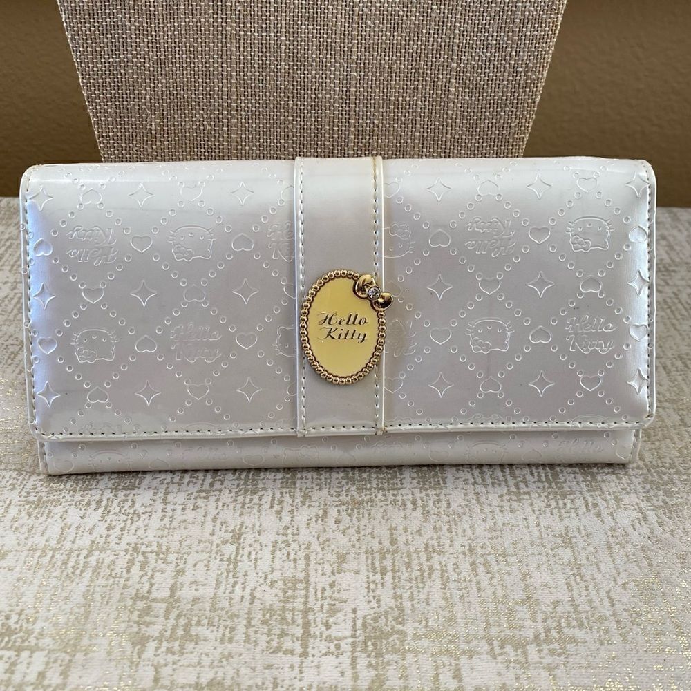 Hello Kitty Sanrio White Faux Patent Leather Long Wallet - Adorable! VGUC
